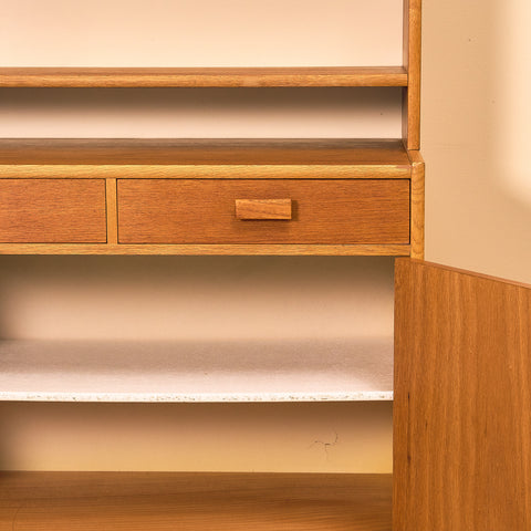 Svensk bokhylla i teak och ek