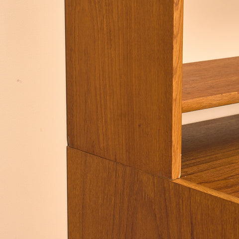 Svensk bokhylla i teak och ek