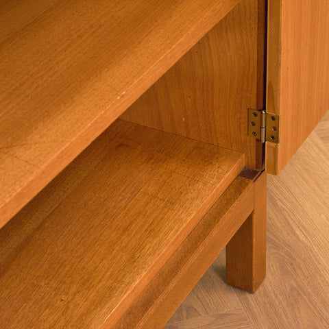 Svensk bokhylla i teak och bokträ