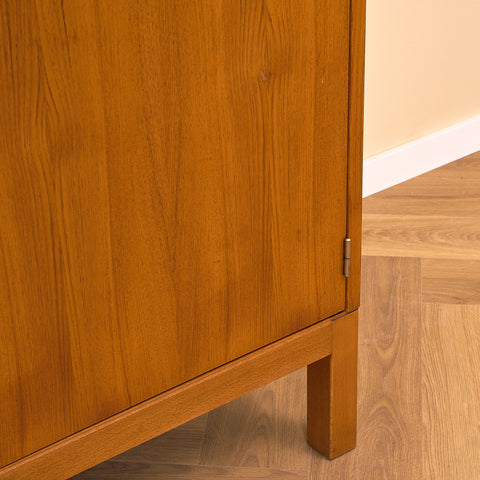 Svensk bokhylla i teak och bokträ