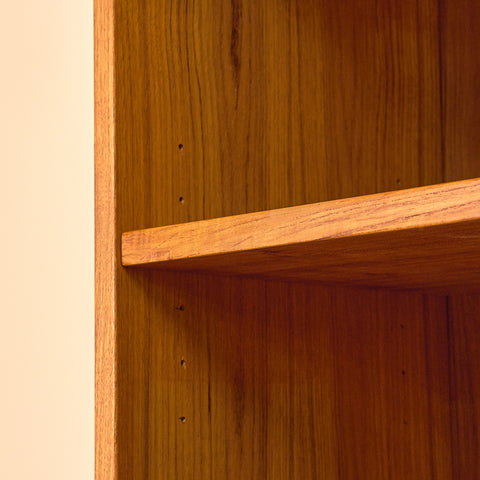 Svensk bokhylla i teak och bokträ