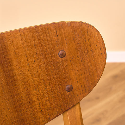 Danska matstolar i teak och bok