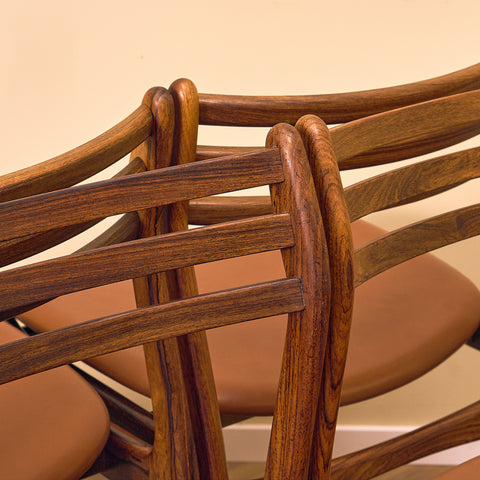 Danska matstolar i Santos rosenträ av P.E. Jorgensen för Farsø Möbelfabrik