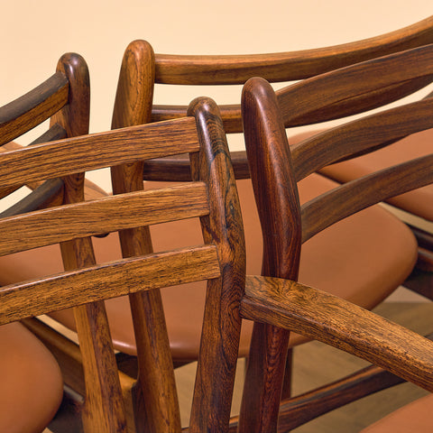 Danska matstolar i Santos rosenträ av P.E. Jorgensen för Farsø Möbelfabrik