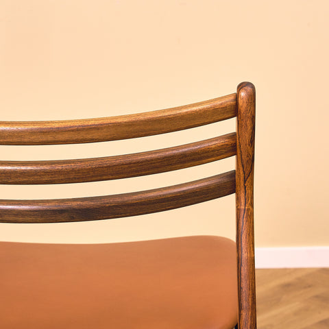 Danska matstolar i Santos rosenträ av P.E. Jorgensen för Farsø Möbelfabrik