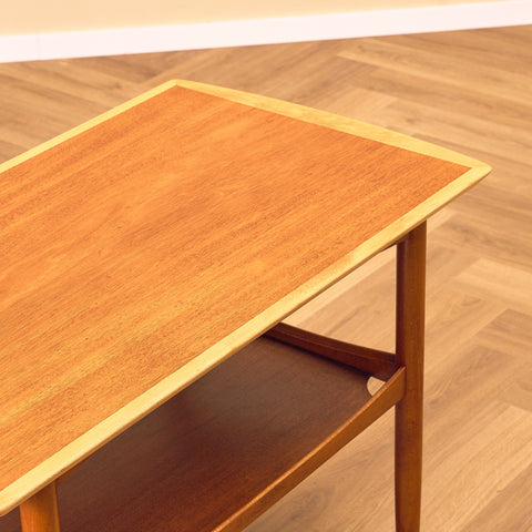 Svenskt soffbord i mahogny och bok från AB Tuarps Möbelindustri