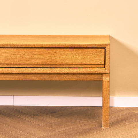 Svenskt skåp / TV-bänk i ek av Marian Grabinski för IKEA, modell 'MTP'