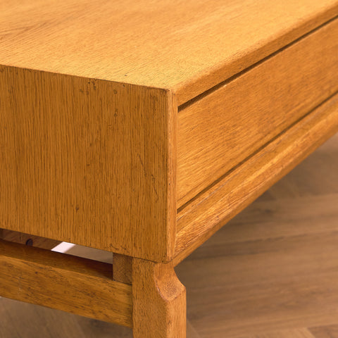 Svenskt skåp / TV-bänk i ek av Marian Grabinski för IKEA, modell 'MTP'