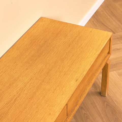 Svenskt skåp / TV-bänk i ek av Marian Grabinski för IKEA, modell 'MTP'