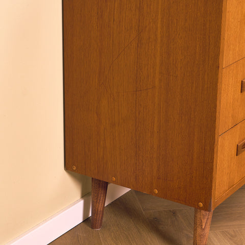Dansk byrå i teak