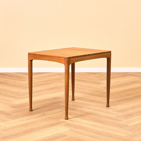 Litet svenskt sidobord i teak, modell 'Micado' av Sven Engström och Gunnar Myrstrand för Bra Bohag, Tingström