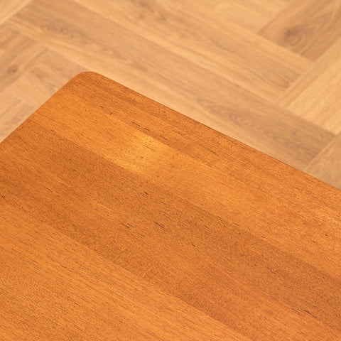 Litet svenskt sidobord i teak, modell 'Micado' av Sven Engström och Gunnar Myrstrand för Bra Bohag, Tingström