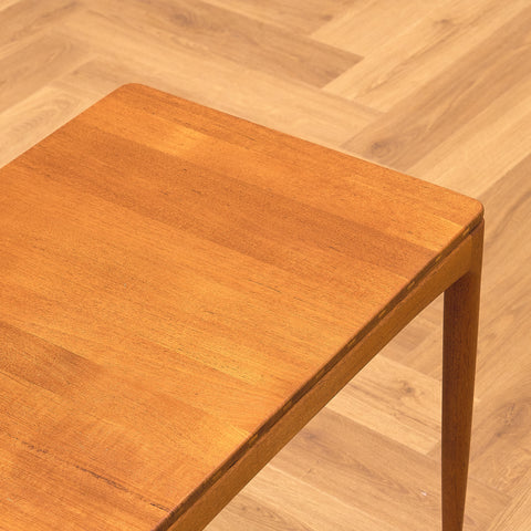 Litet svenskt sidobord i teak, modell 'Micado' av Sven Engström och Gunnar Myrstrand för Bra Bohag, Tingström