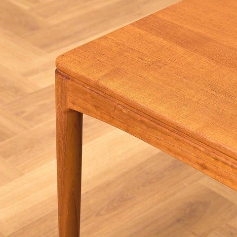 Litet svenskt sidobord i teak, modell 'Micado' av Sven Engström och Gunnar Myrstrand för Bra Bohag, Tingström