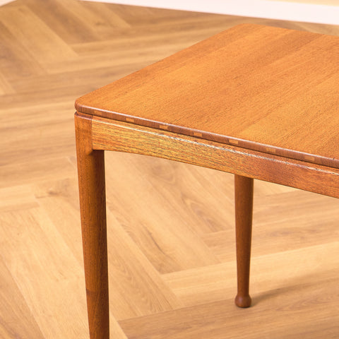 Litet svenskt sidobord i teak, modell 'Micado' av Sven Engström och Gunnar Myrstrand för Bra Bohag, Tingström