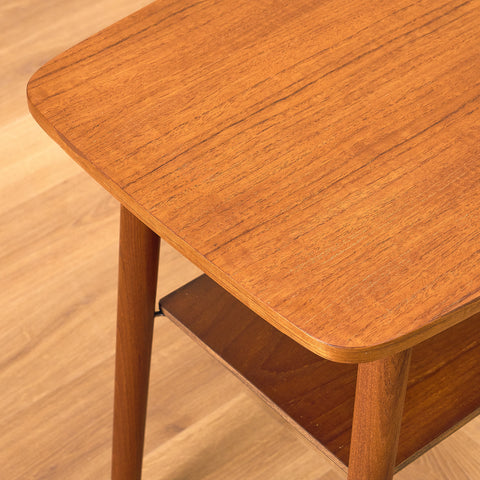 Danskt sidobord i teak