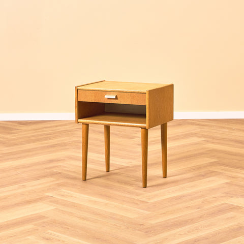 Svensk sängbord i ek