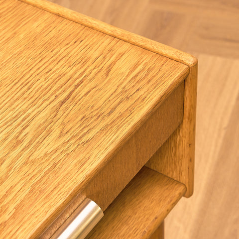 Svensk sängbord i ek