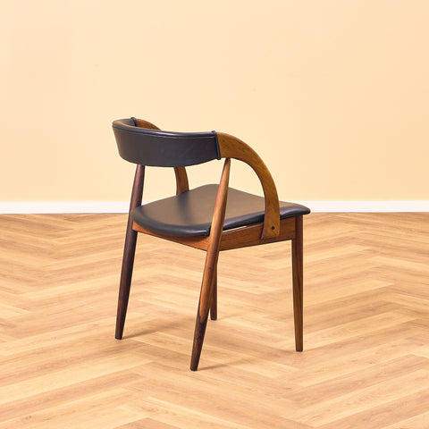 Danska matstolar i Santos rosenträ från Orte Möbelfabrik