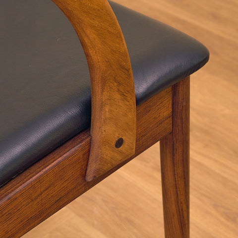 Danska matstolar i Santos rosenträ från Orte Möbelfabrik