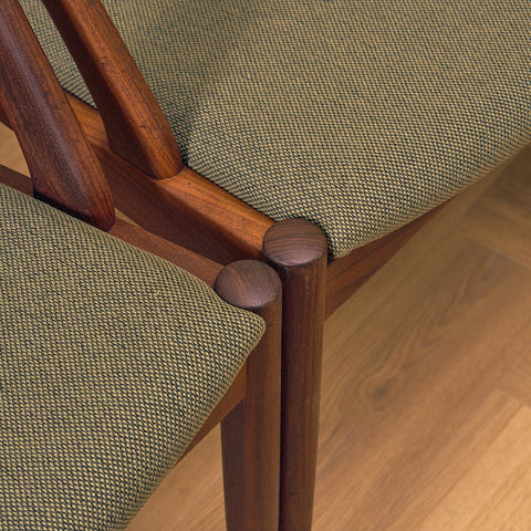 Danska matstolar i valnöt, modell 31 av Kai Kristiansen