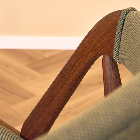 Danska matstolar i valnöt, modell 31 av Kai Kristiansen