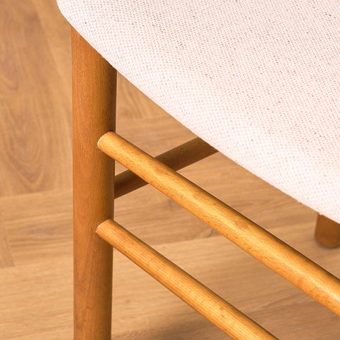 Danskt set med 8 matstolar i bokträ från Farstrup, modell '250'