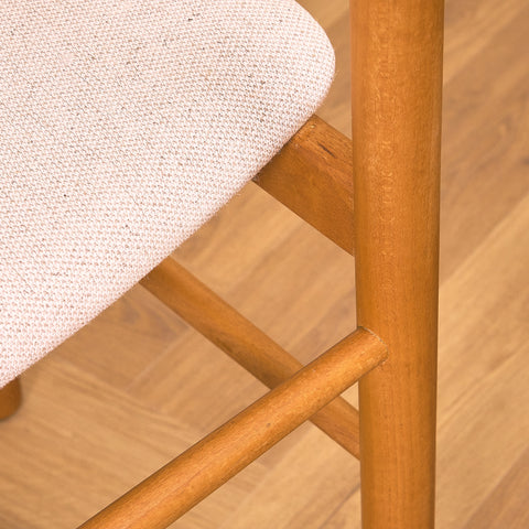 Danskt set med 8 matstolar i bokträ från Farstrup, modell '250'