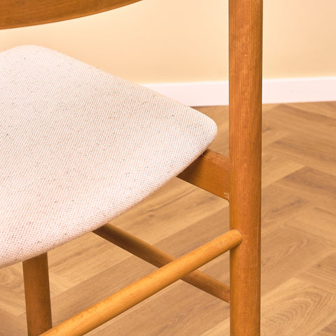 Danskt set med 8 matstolar i bokträ från Farstrup, modell '250'