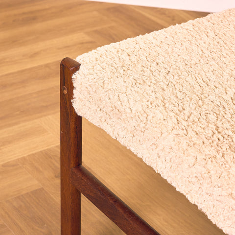 Danskt set med 6 matstolar i teak av Henry Walter Klein