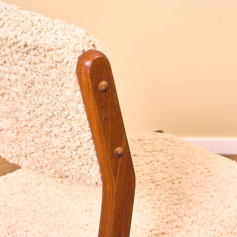 Danskt set med 6 matstolar i teak av Henry Walter Klein