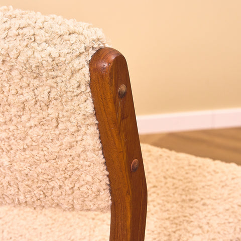 Danskt set med 6 matstolar i teak av Henry Walter Klein