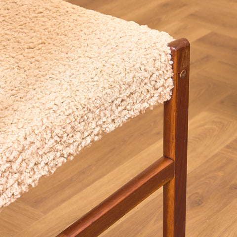 Danskt set med 6 matstolar i teak av Henry Walter Klein