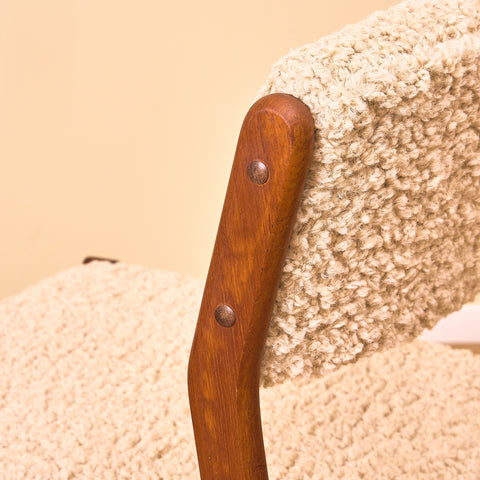 Danskt set med 6 matstolar i teak av Henry Walter Klein