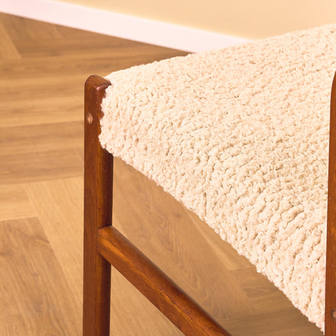 Danskt set med 6 matstolar i teak av Henry Walter Klein