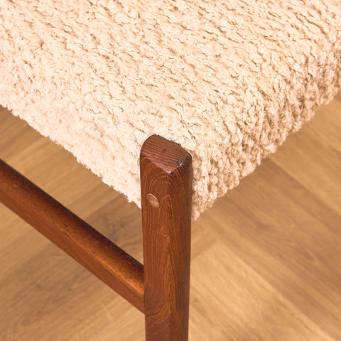 Danskt set med 6 matstolar i teak av Henry Walter Klein