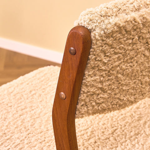 Danskt set med 6 matstolar i teak av Henry Walter Klein