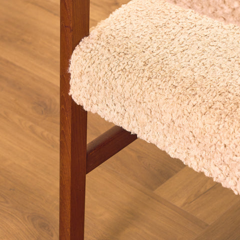 Danskt set med 6 matstolar i teak av Henry Walter Klein