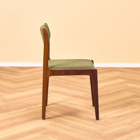 Danska matstolar i valnöt