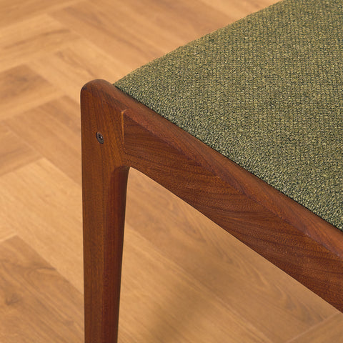 Danska matstolar i valnöt