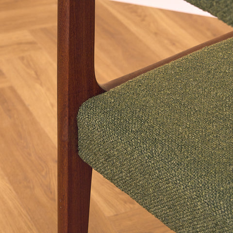 Danska matstolar i valnöt