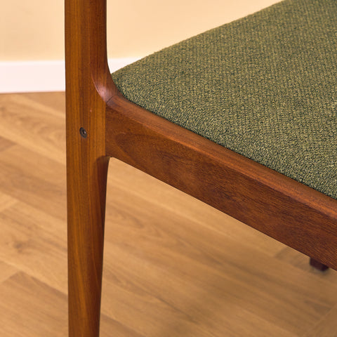 Danska matstolar i valnöt