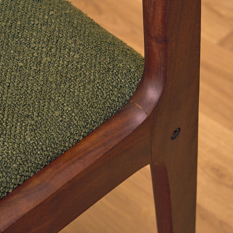 Danska matstolar i valnöt