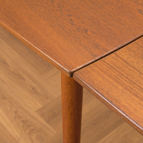 Danskt matbord i teak