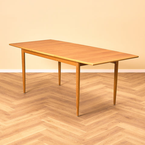 Svenskt matbord i teak av K.-E. Kullén för Bodafors