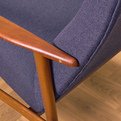 Fåtölj i teak och ek