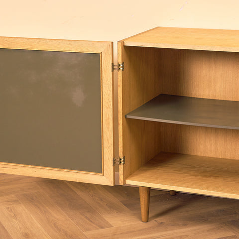 Svenskt skåp i ek, modell 'Triva', från NK Verkstäder i Nyköping