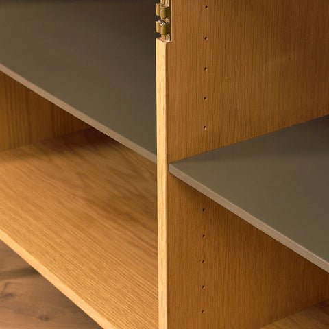 Svenskt skåp i ek, modell 'Triva', från NK Verkstäder i Nyköping