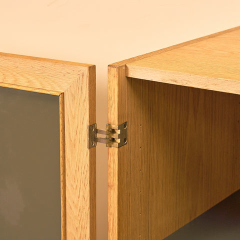 Svenskt skåp i ek, modell 'Triva', från NK Verkstäder i Nyköping