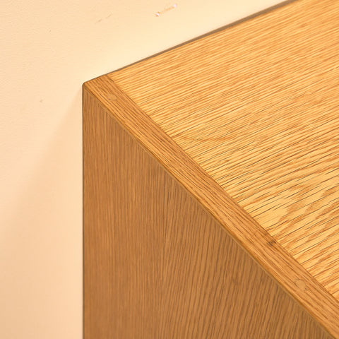 Svenskt skåp i ek, modell 'Triva', från NK Verkstäder i Nyköping